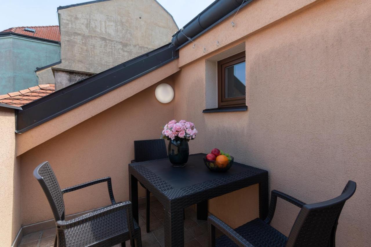 Bohemian Dreams Apartments And Suites Praha Bagian luar foto