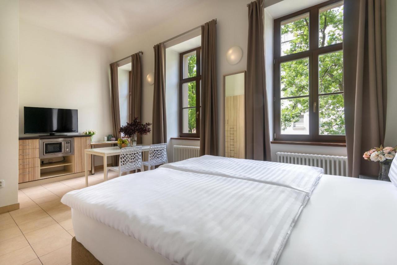 Bohemian Dreams Apartments And Suites Praha Bagian luar foto